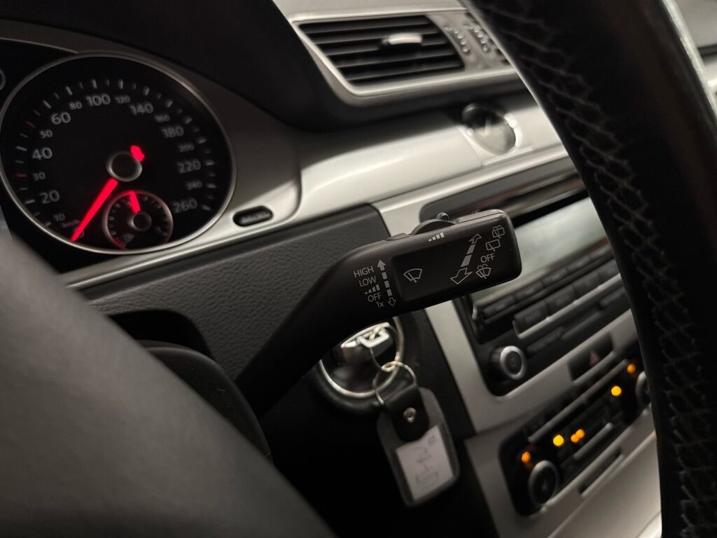 Volkswagen Passat 2011 Valkoinen