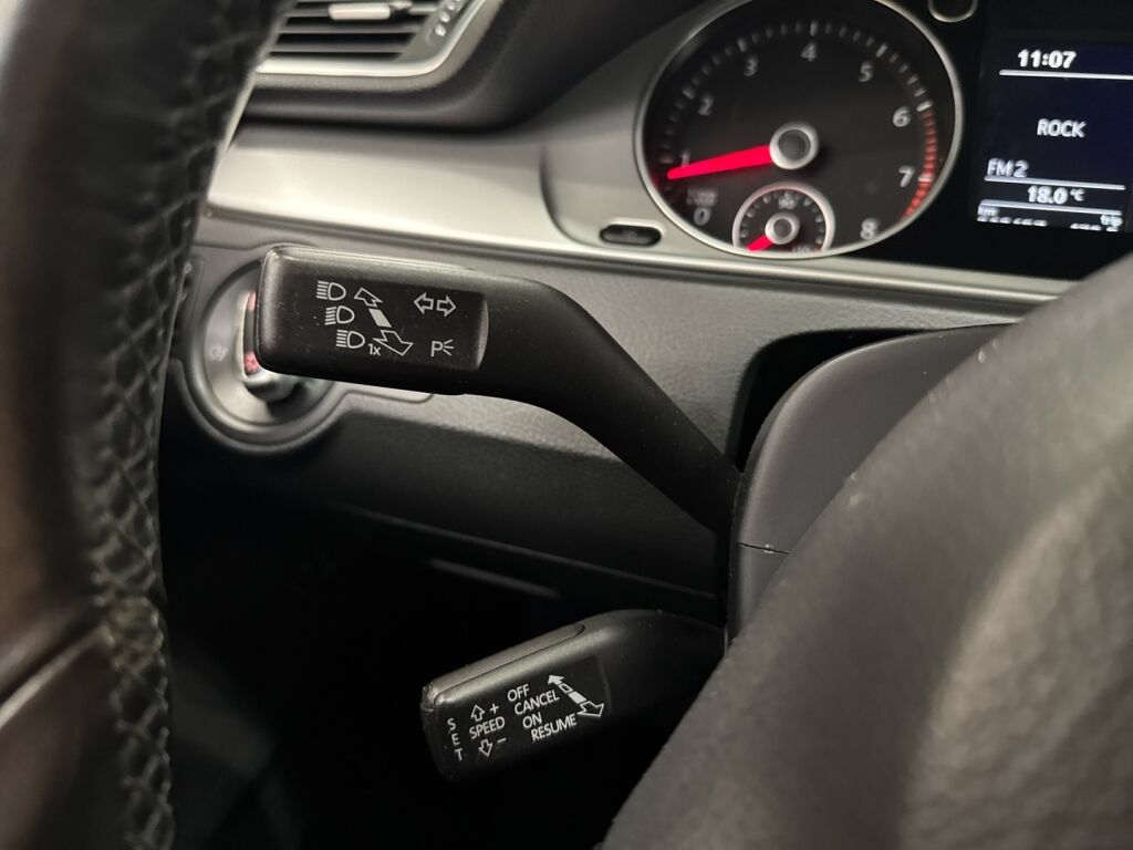 Volkswagen Passat 2011 Valkoinen