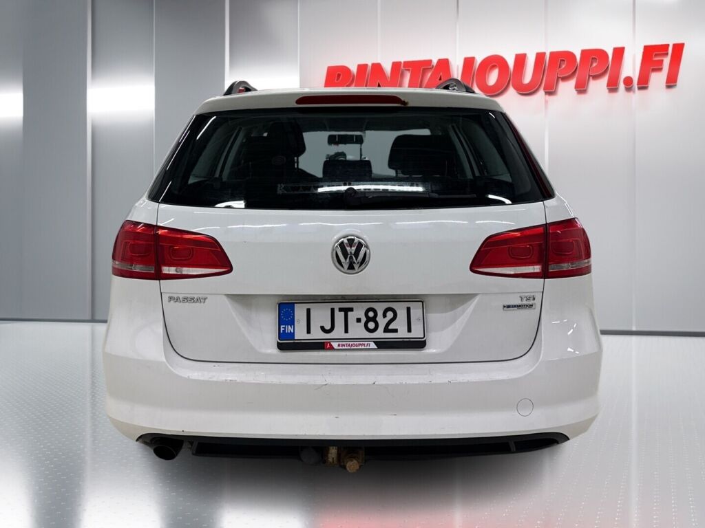Volkswagen Passat 2011 Valkoinen