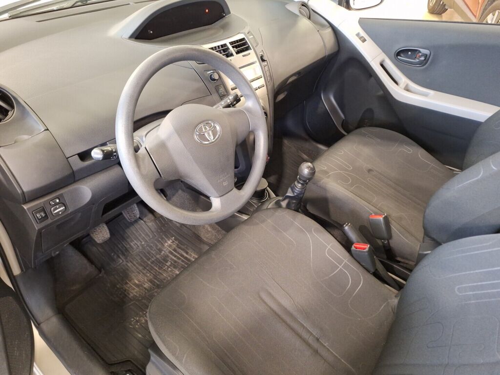 Toyota Yaris 2011 Hopea