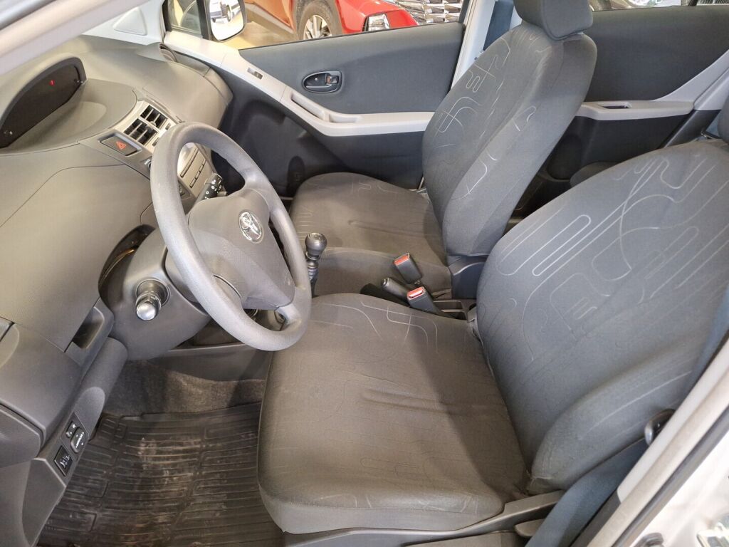 Toyota Yaris 2011 Hopea