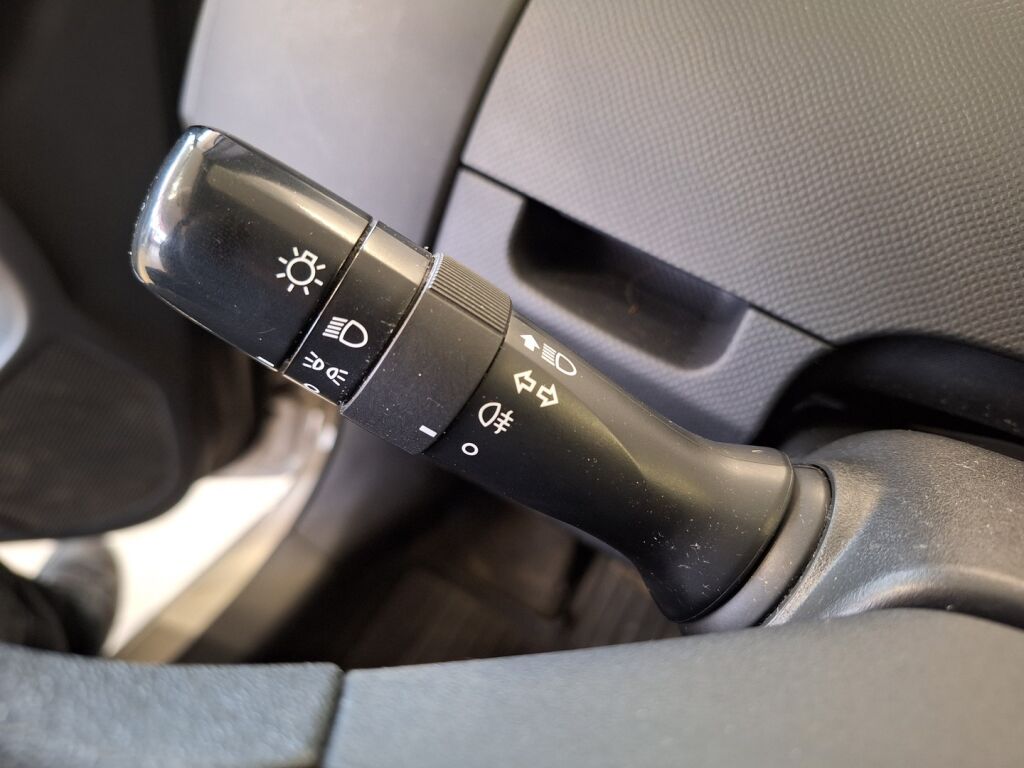 Toyota Yaris 2011 Hopea