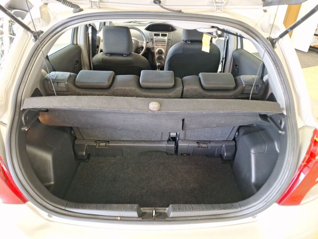 Toyota Yaris 2011 Hopea