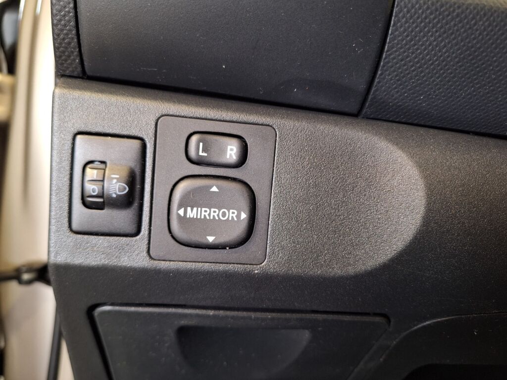 Toyota Yaris 2011 Hopea