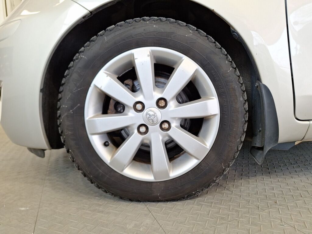 Toyota Yaris 2011 Hopea