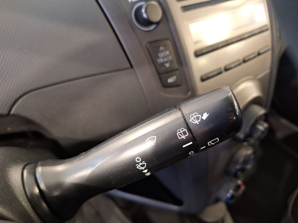 Toyota Yaris 2011 Hopea