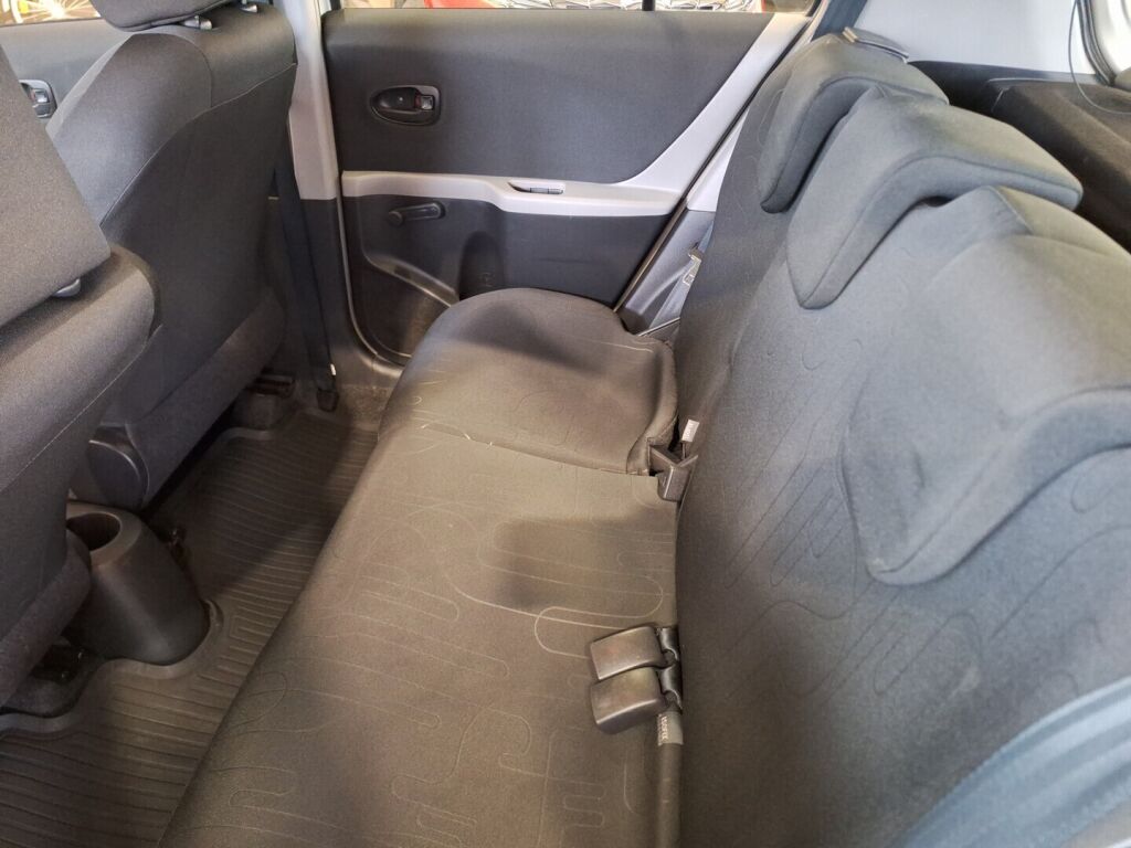 Toyota Yaris 2011 Hopea