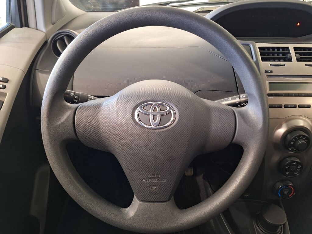 Toyota Yaris 2011 Hopea