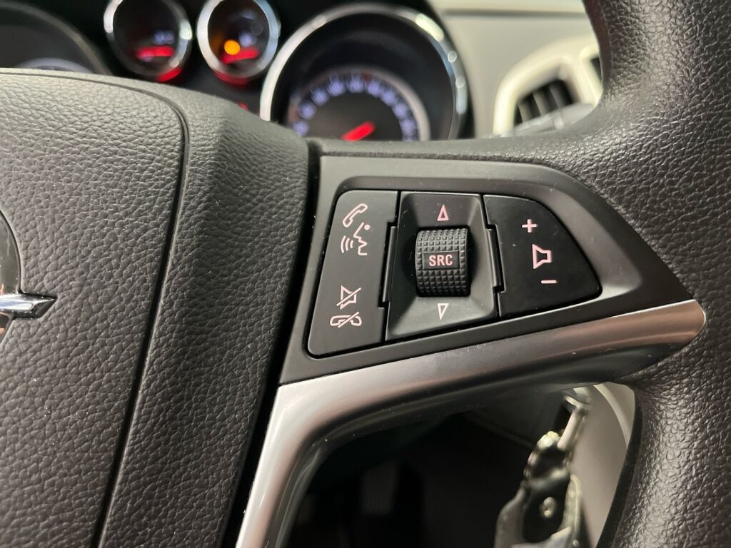 Opel Astra 2011 Musta