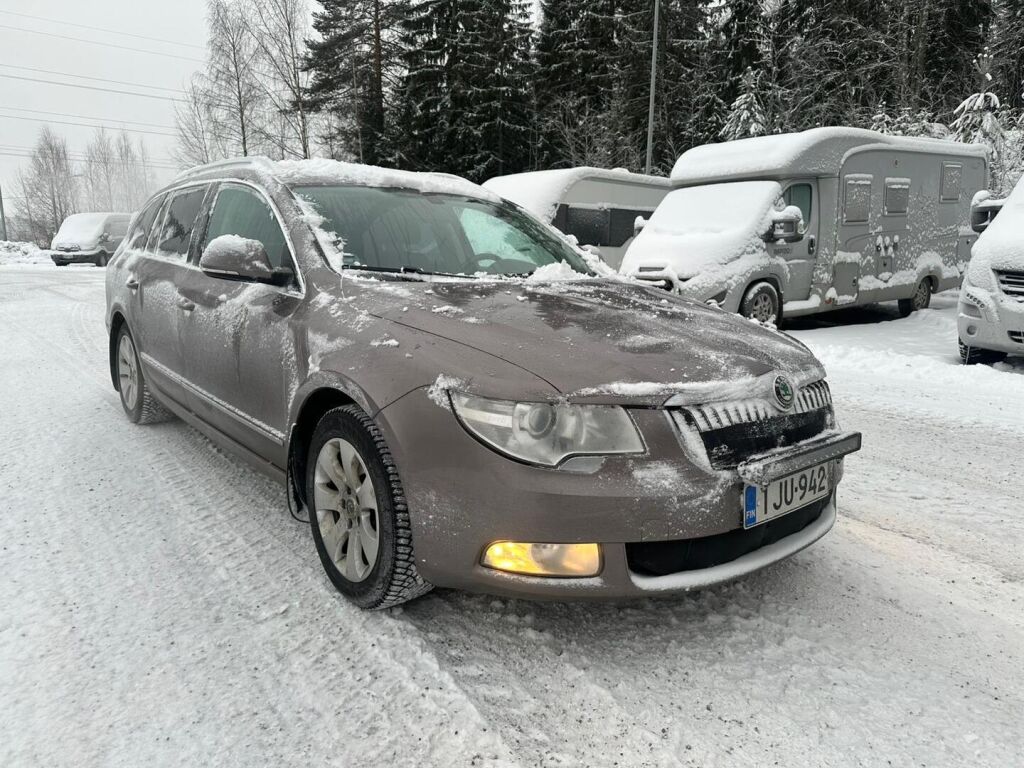 Skoda Superb 2011 Harmaa