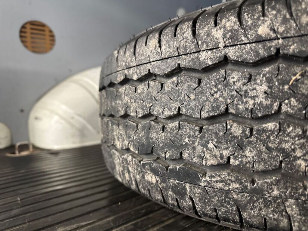 Toyota Hiace 2011 Valkoinen