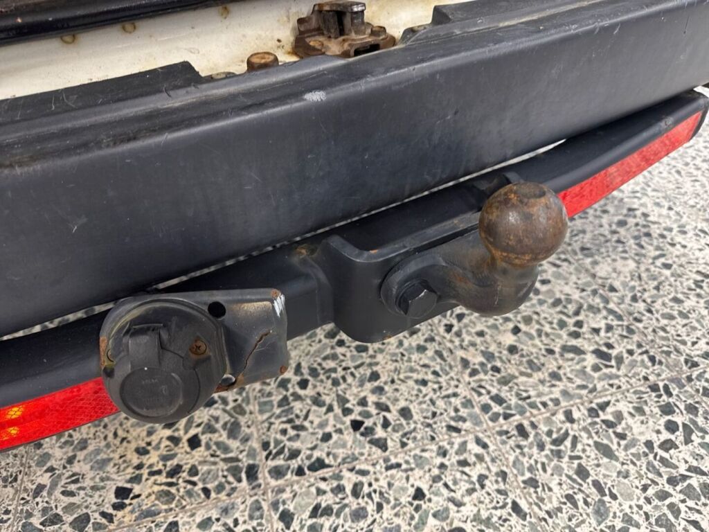 Toyota Hiace 2011 Valkoinen