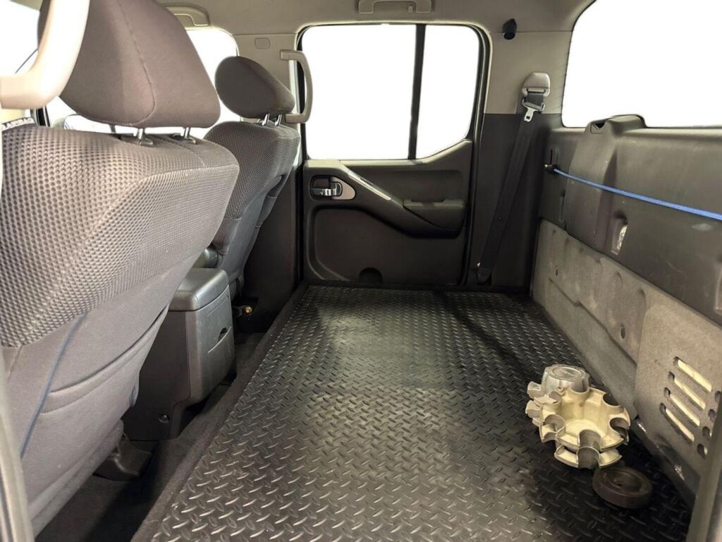 Nissan Navara 2006 Harmaa