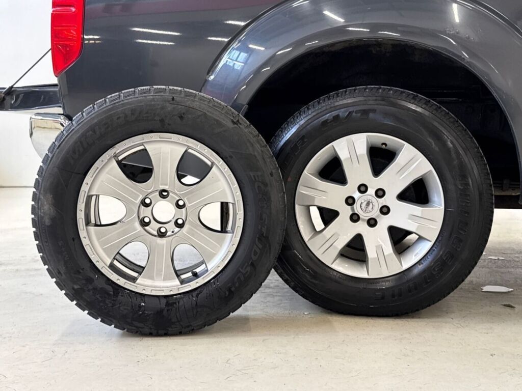 Nissan Navara 2006 Harmaa