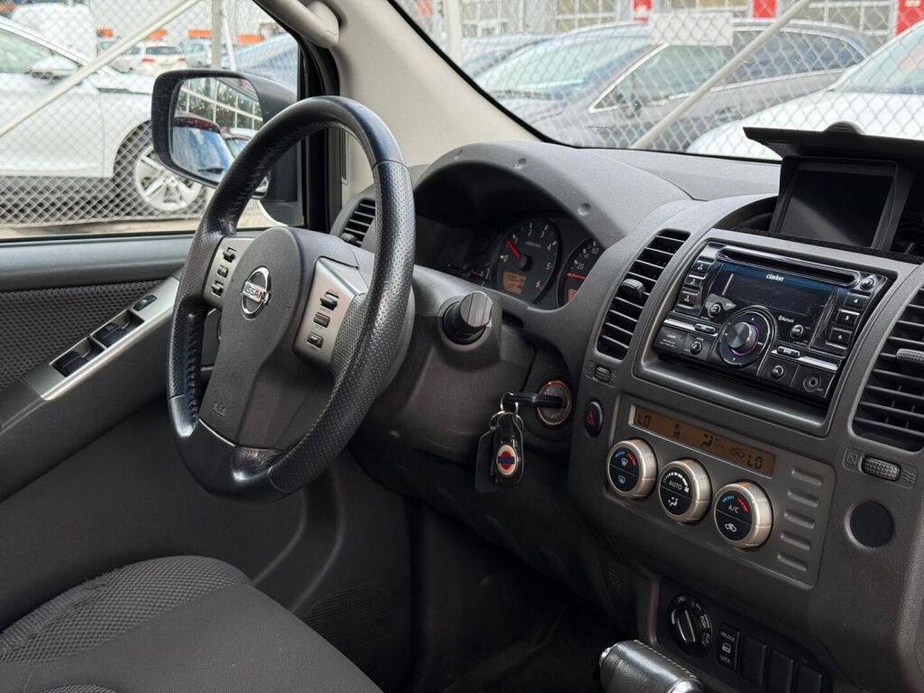 Nissan Navara 2006 Harmaa