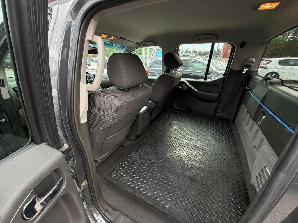 Nissan Navara 2006 Harmaa