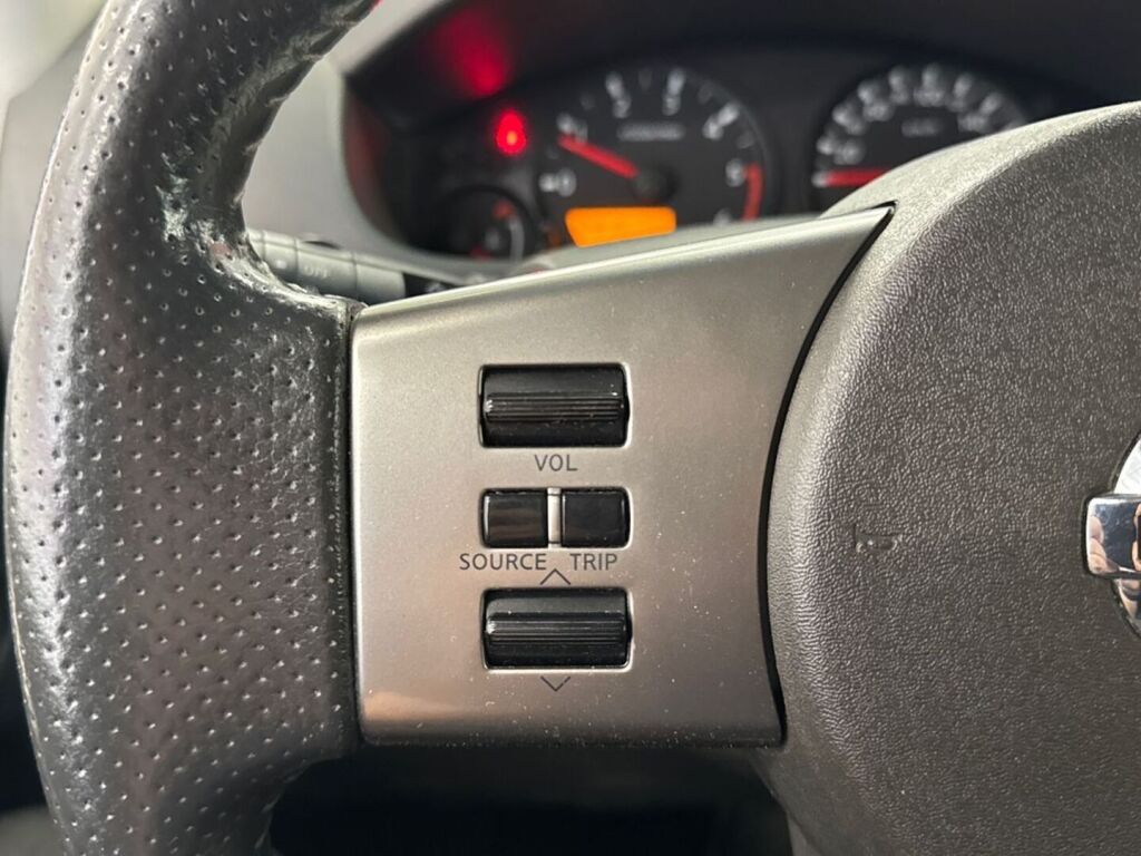 Nissan Navara 2006 Harmaa