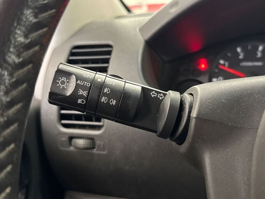 Nissan Navara 2006 Harmaa