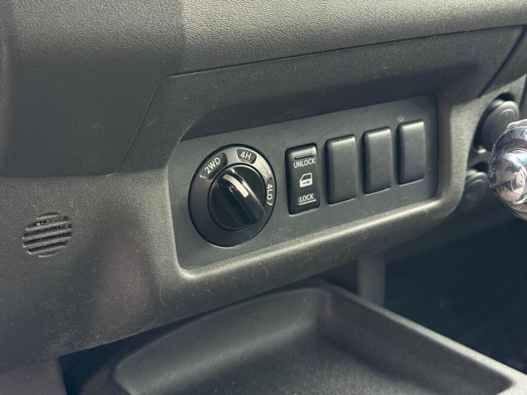 Nissan Navara 2006 Harmaa