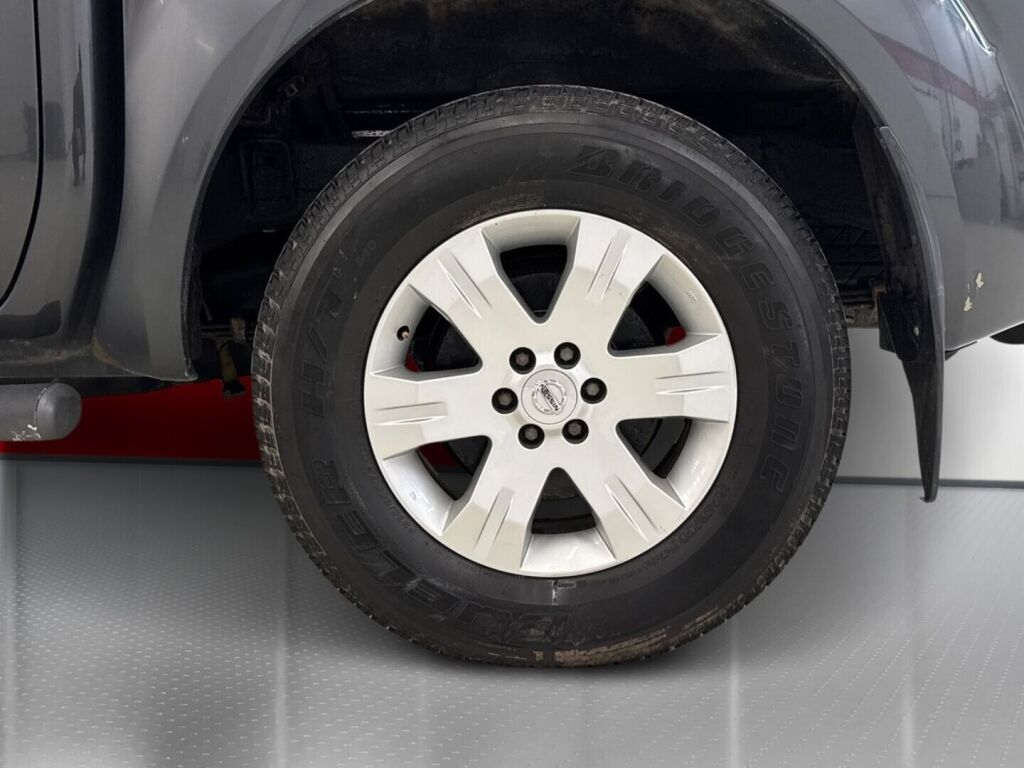 Nissan Navara 2006 Harmaa