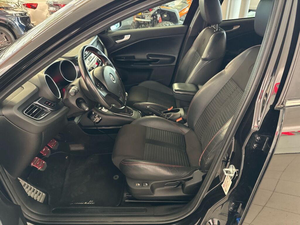 Alfa Romeo Giulietta 2013 Musta