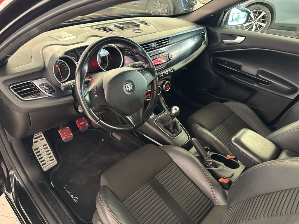 Alfa Romeo Giulietta 2013 Musta