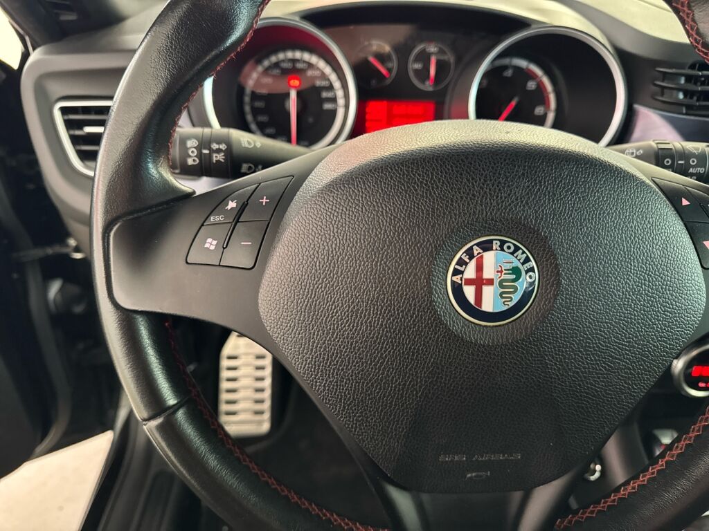 Alfa Romeo Giulietta 2013 Musta