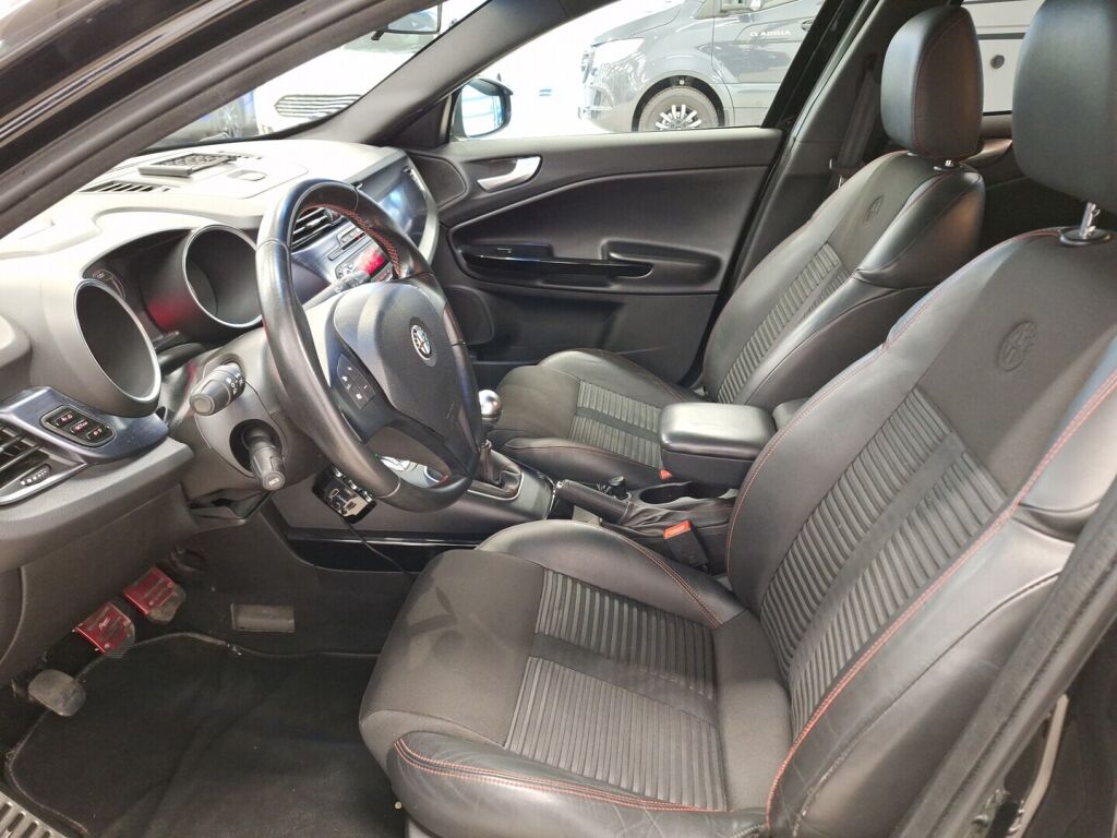 Alfa Romeo Giulietta 2013 Musta