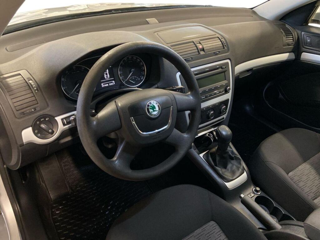 Skoda Octavia 2011 Harmaa