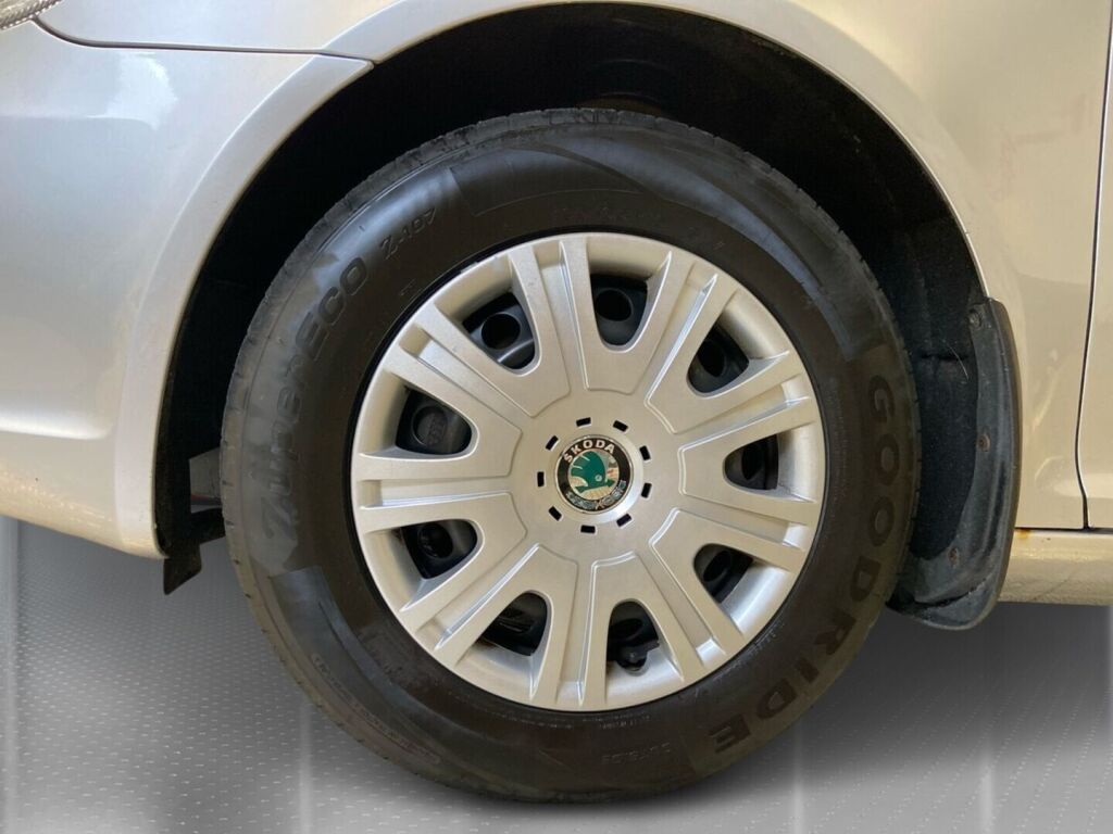 Skoda Octavia 2011 Harmaa