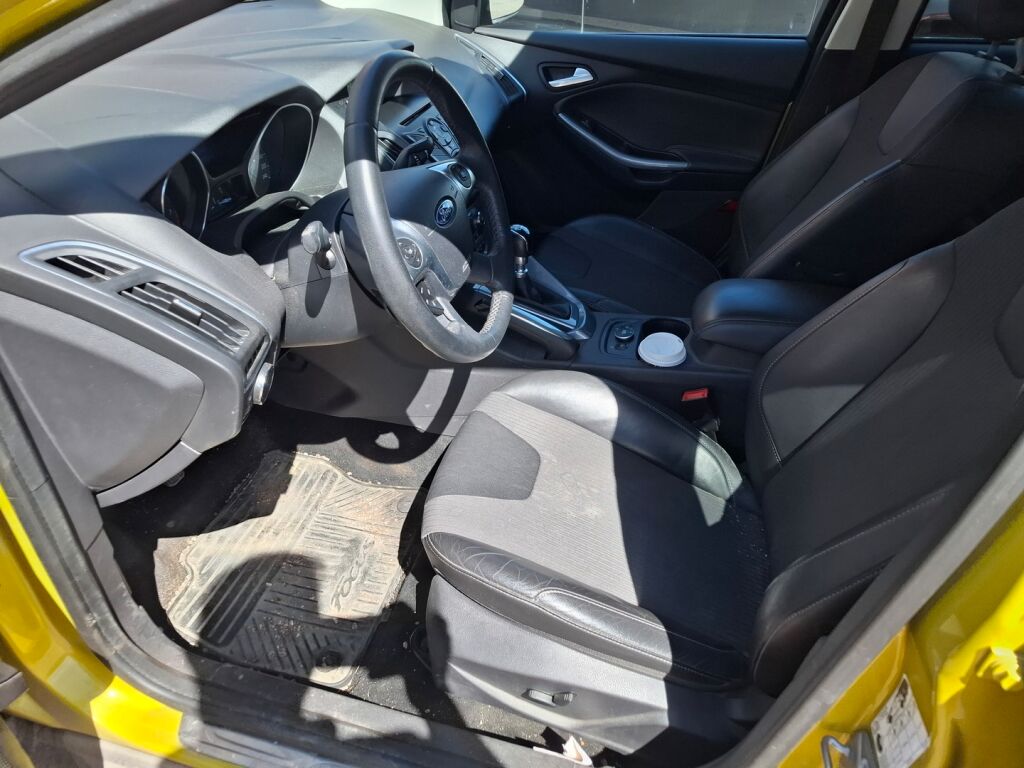 Ford Focus 2012 Keltainen