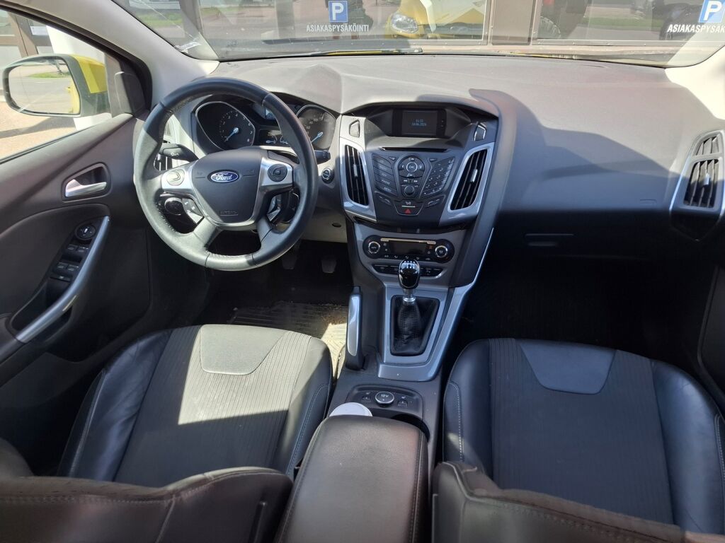 Ford Focus 2012 Keltainen