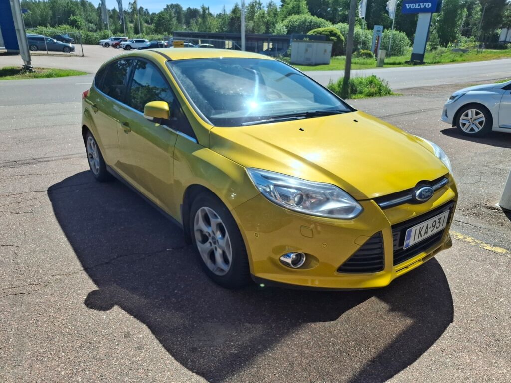 Ford Focus 2012 Keltainen