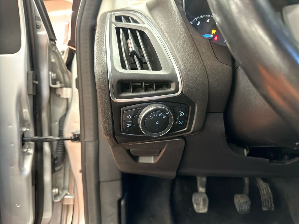 Ford Focus 2011 Harmaa