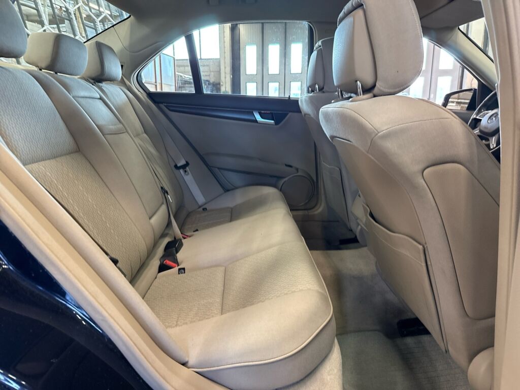 Mercedes-Benz C 2011 Sininen