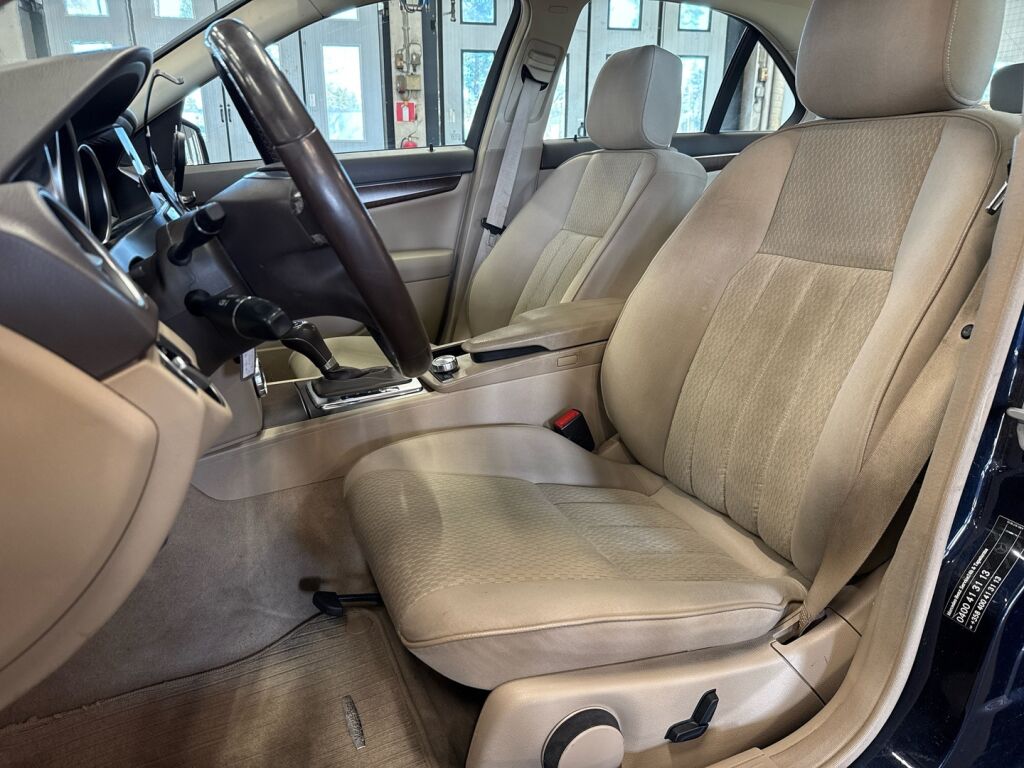 Mercedes-Benz C 2011 Sininen