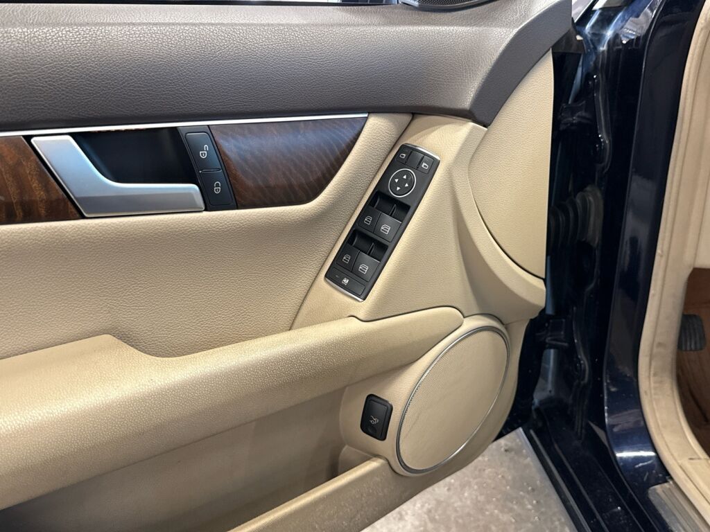 Mercedes-Benz C 2011 Sininen