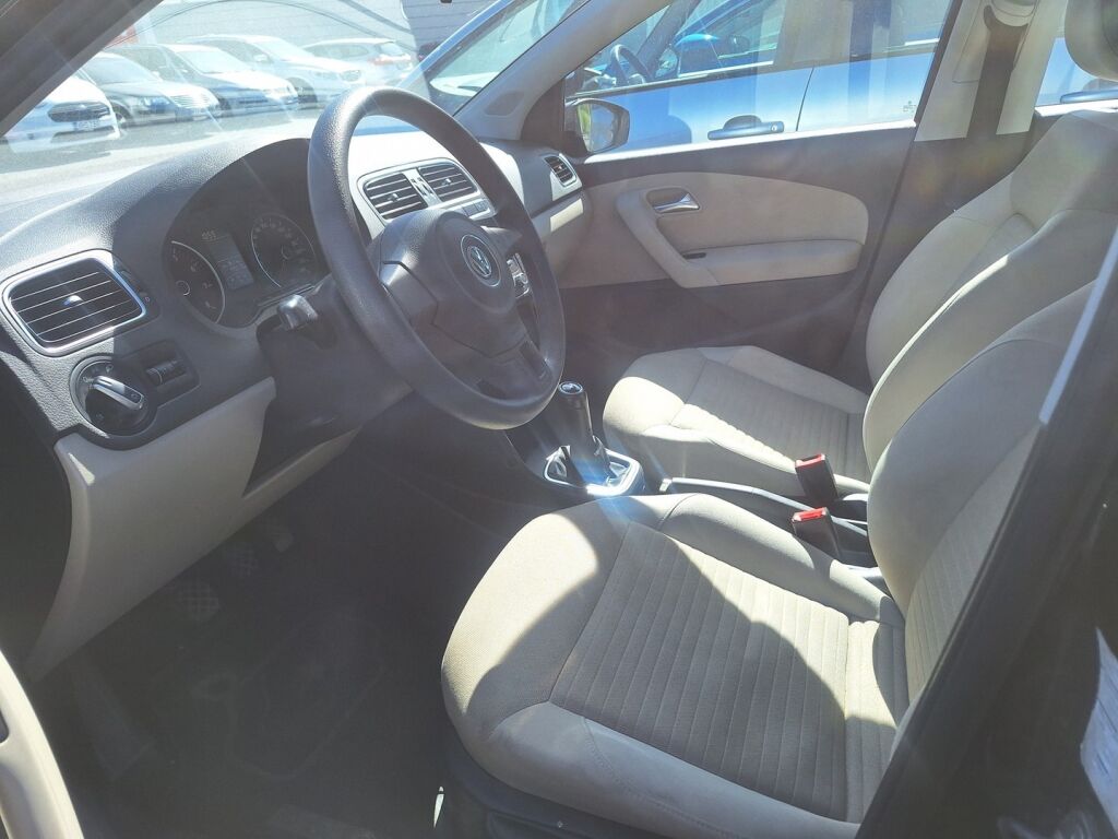 Volkswagen Polo 2011 Musta