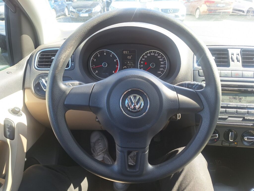 Volkswagen Polo 2011 Musta