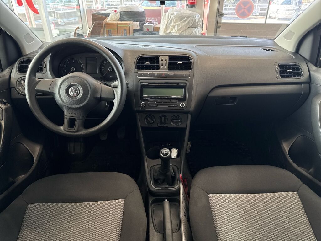Volkswagen Polo 2011 Musta