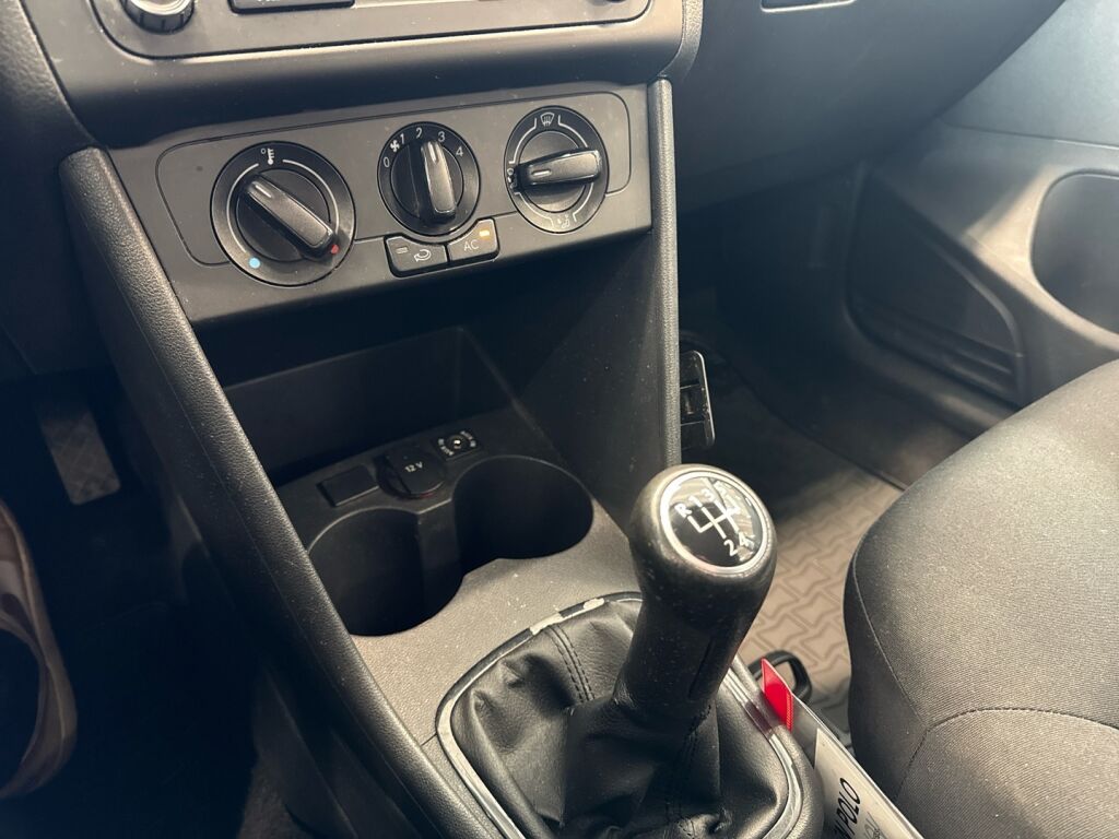 Volkswagen Polo 2011 Musta