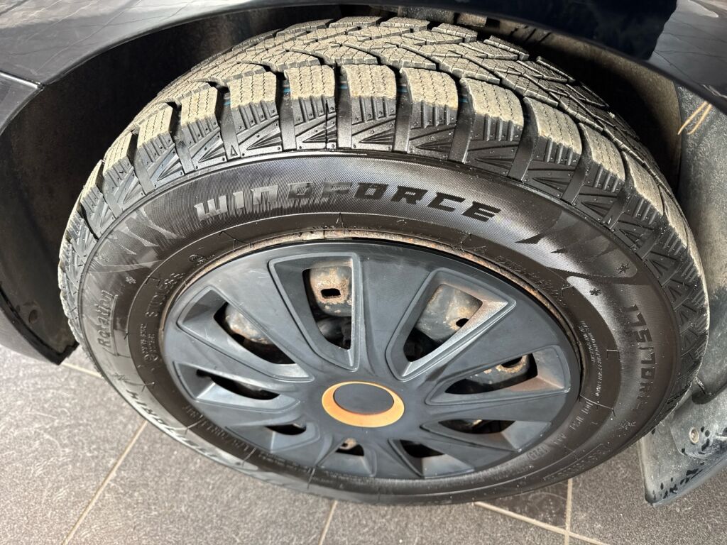 Volkswagen Polo 2011 Musta