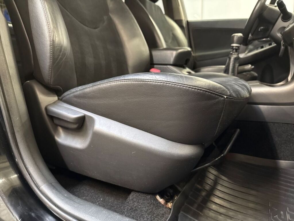 Toyota RAV4 2011 Musta