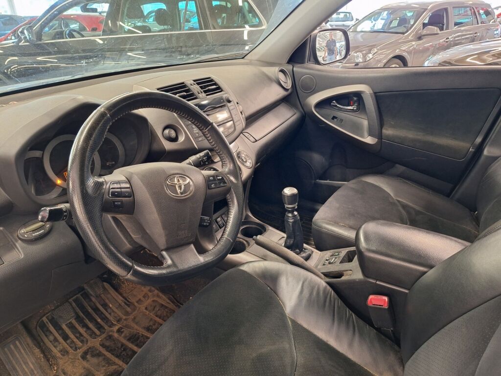 Toyota RAV4 2011 Musta
