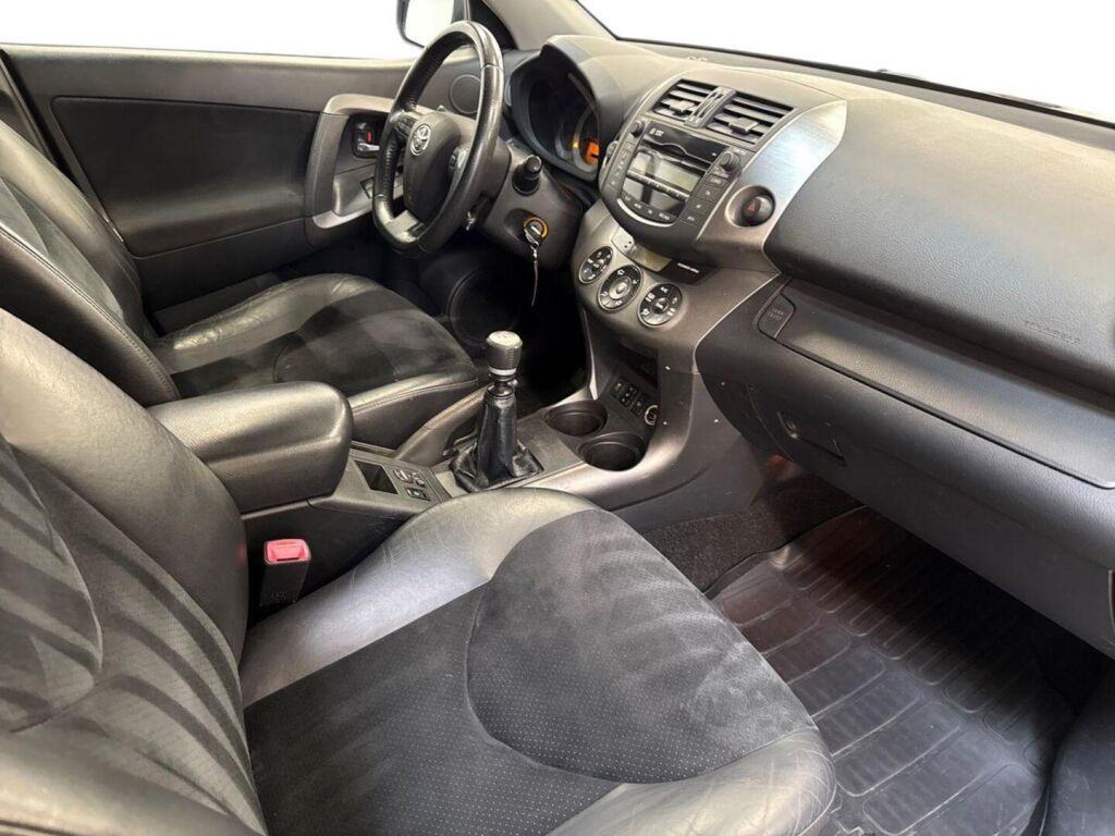 Toyota RAV4 2011 Musta