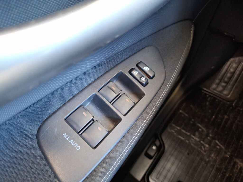 Toyota Auris 2011 Sininen