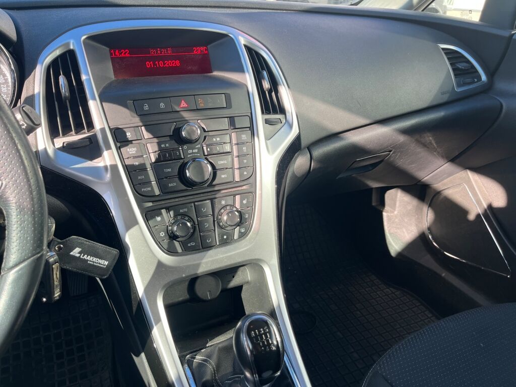 Opel Astra 2011 Musta