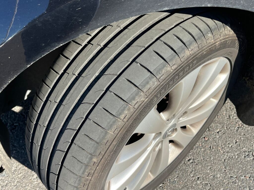 Opel Astra 2011 Musta