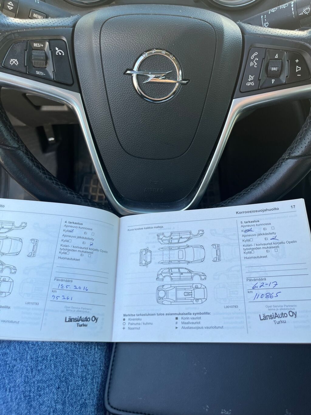 Opel Astra 2011 Musta