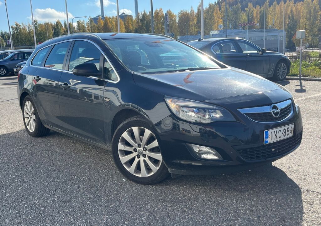 Opel Astra 2011 Musta